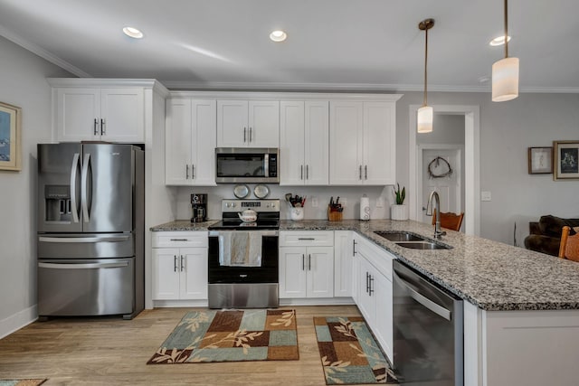 kitchen featuring white cabinets, sink, hanging light fixtures, kitchen peninsula, and stainless steel appliances