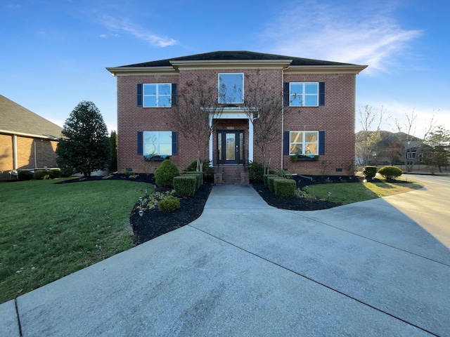 view of front of property featuring a front yard