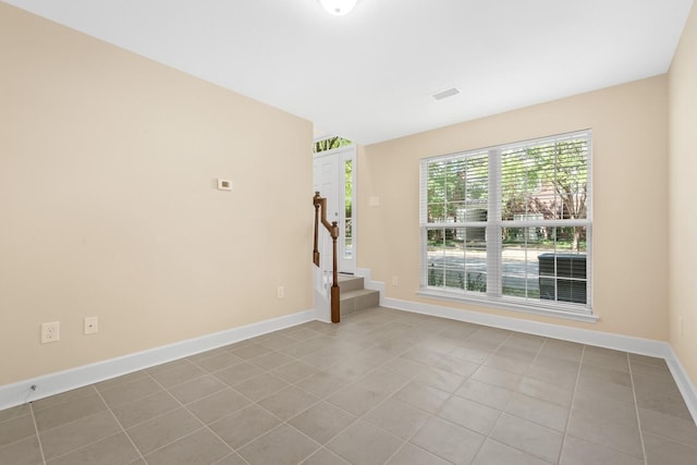 empty room featuring light tile patterned flooring