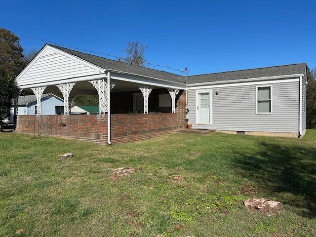 back of house featuring a yard