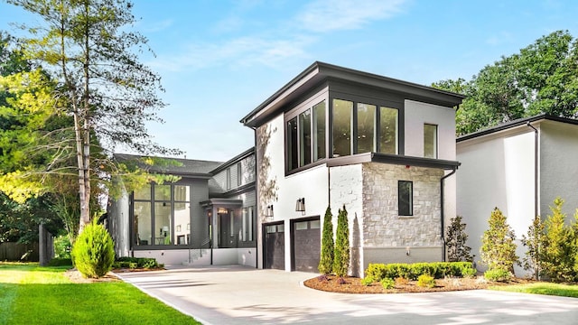 view of front of property featuring a garage