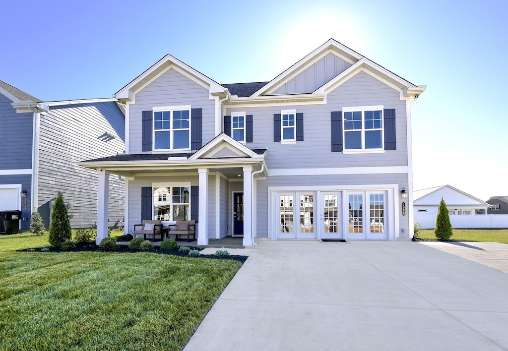 view of front of house featuring a front yard