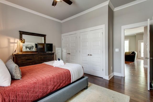 bedroom featuring dark hardwood / wood-style flooring, ceiling fan, and crown molding