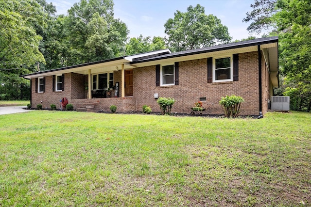 ranch-style house with covered porch and a front yard