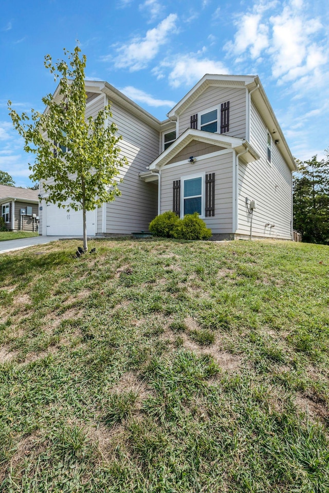 view of front property featuring a garage and a front lawn