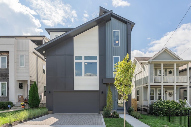 view of front facade with a garage