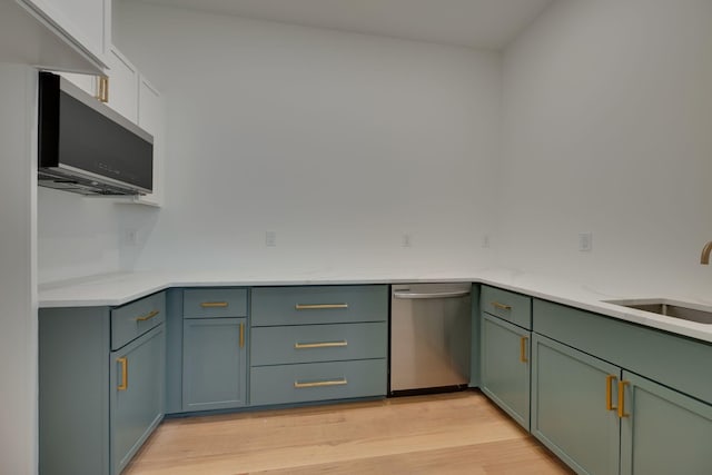 kitchen featuring sink, stainless steel appliances, and light hardwood / wood-style flooring