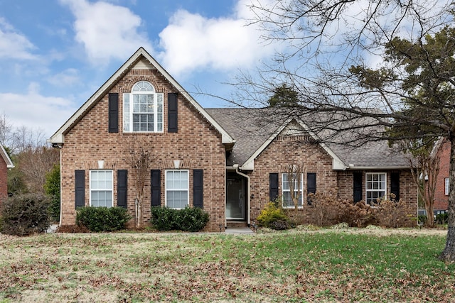 view of front property featuring a front yard