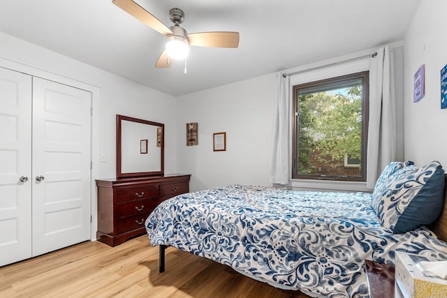 bedroom with ceiling fan, light wood-type flooring, and a closet