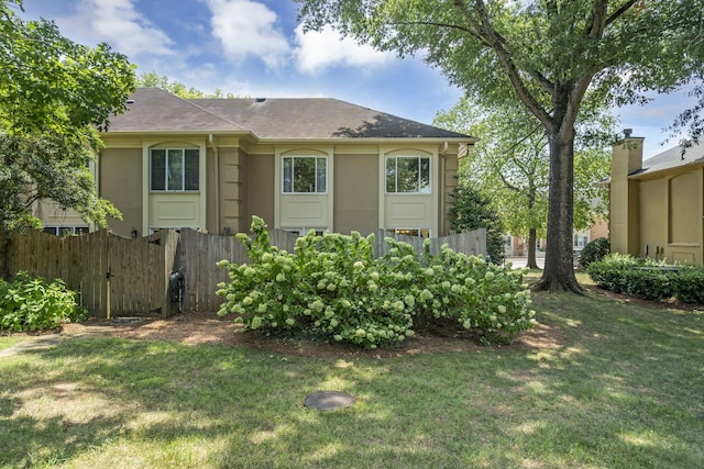 view of front of property with a front lawn