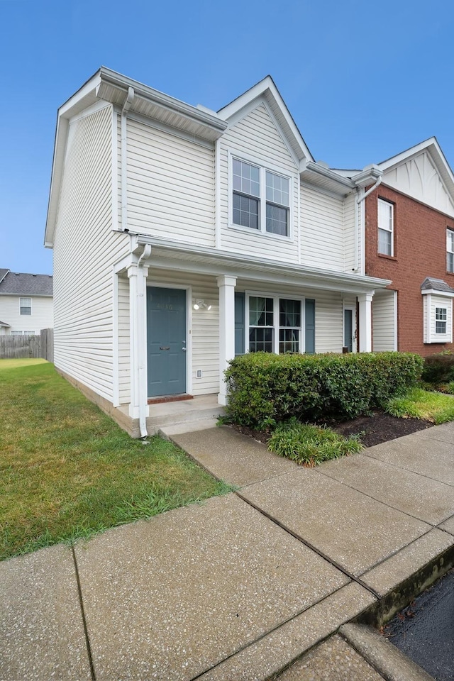 view of front of house featuring a front lawn