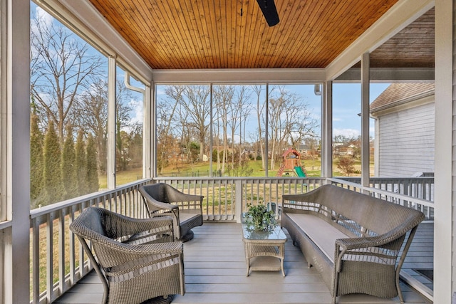 sunroom with ceiling fan