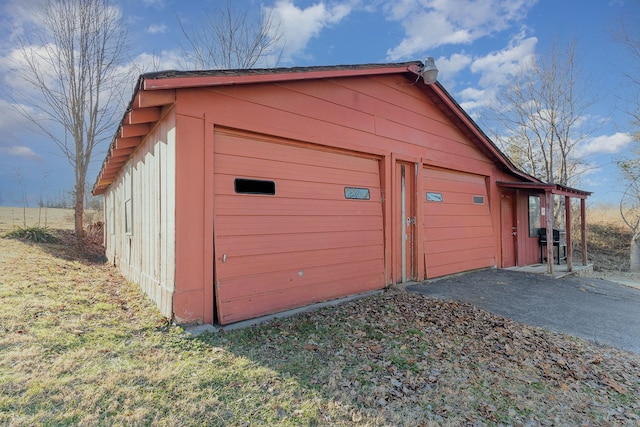 view of detached garage