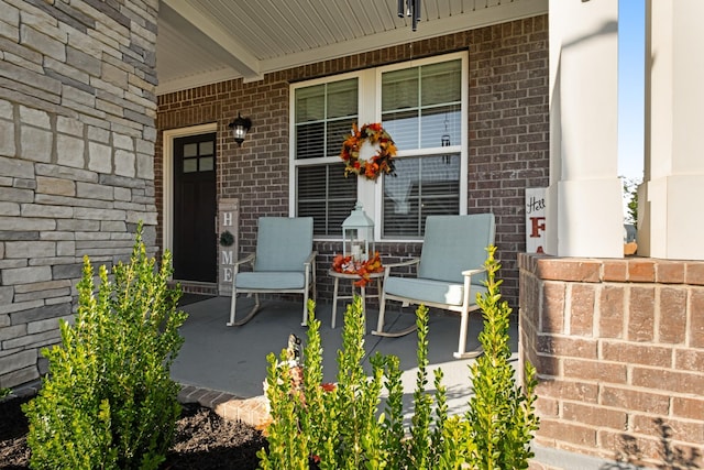 property entrance featuring a porch