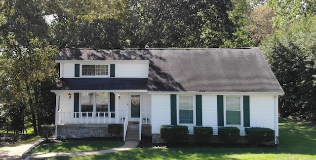 view of front facade featuring a porch and a front lawn