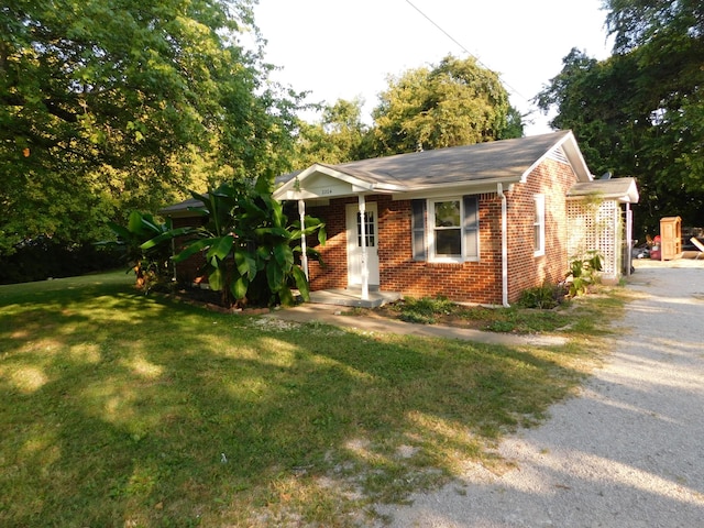 view of front of property with a front lawn