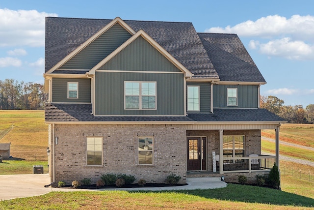 view of front of property featuring a front yard and a porch