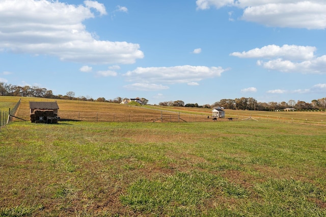 view of yard featuring a rural view