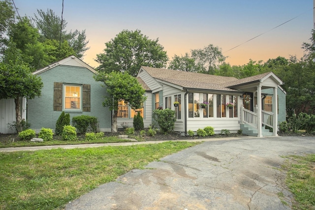 ranch-style home featuring a lawn