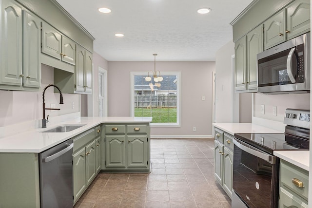 kitchen featuring kitchen peninsula, sink, appliances with stainless steel finishes, and green cabinetry