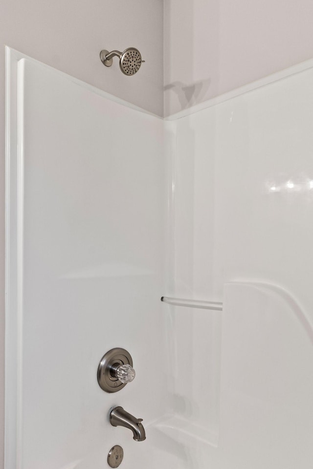 details featuring shower / tub combination