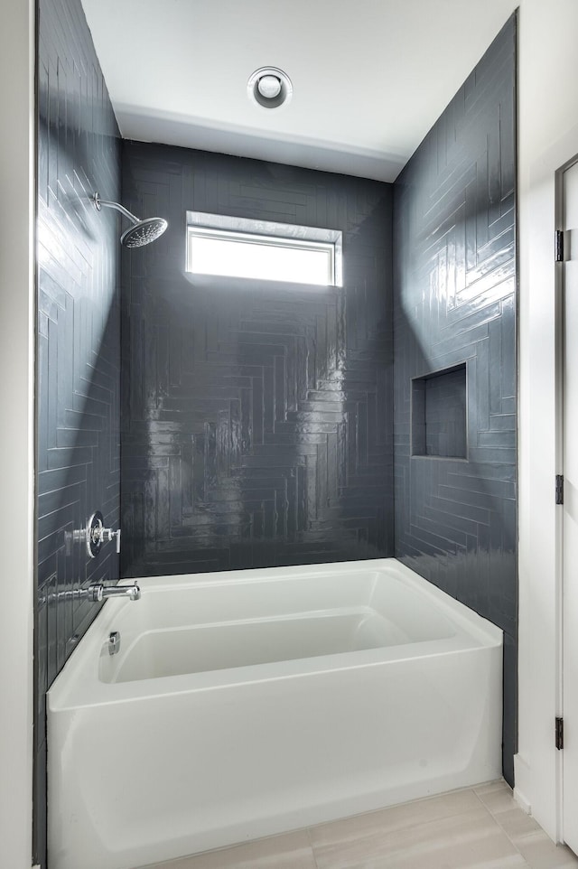 bathroom with bathtub / shower combination