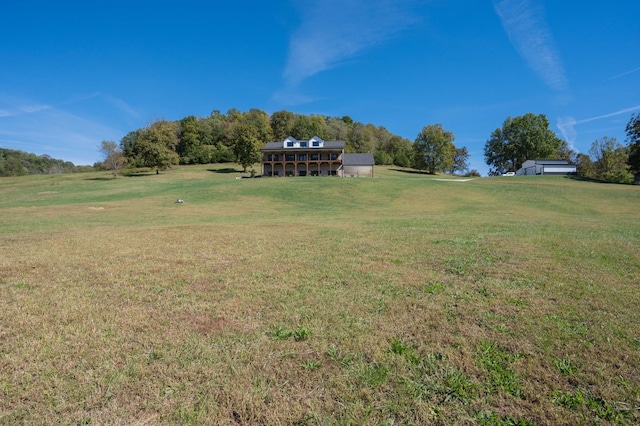 view of yard with a rural view