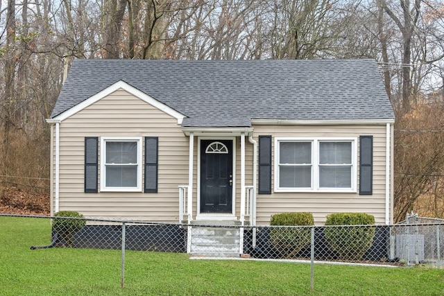 view of front of house featuring a front lawn