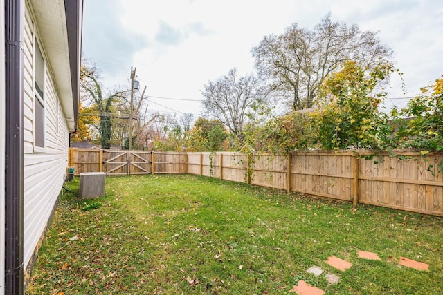 view of yard featuring a fenced backyard