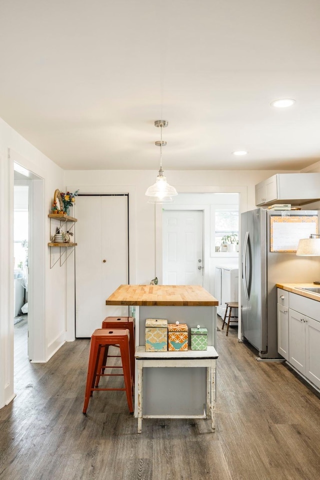 dining area featuring dark wood finished floors and recessed lighting