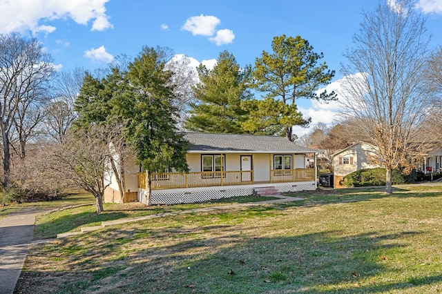 view of front facade featuring a front yard and a porch