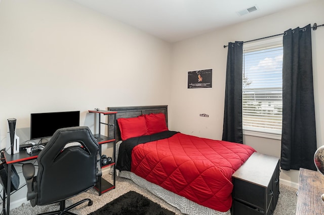 bedroom with carpet flooring