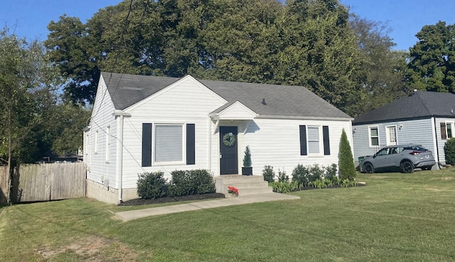 view of front of home featuring a front lawn