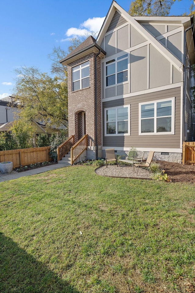 view of front of property with a front yard