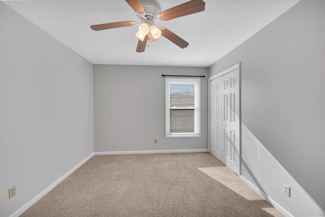 unfurnished room with light carpet and ceiling fan