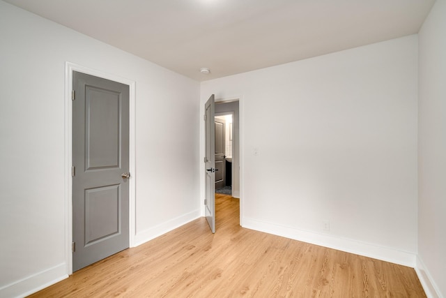 unfurnished room with light hardwood / wood-style floors