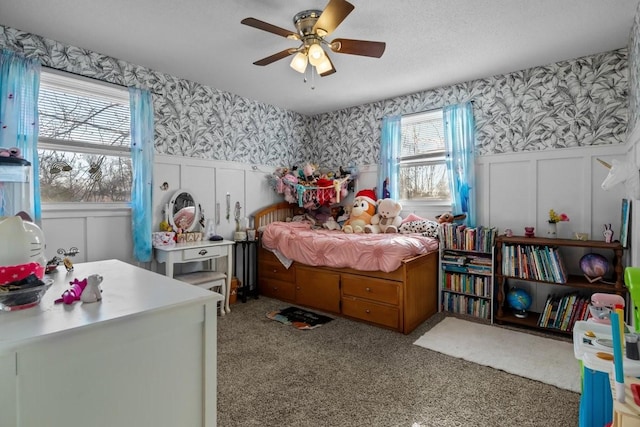 bedroom featuring ceiling fan, carpet floors, and a textured ceiling