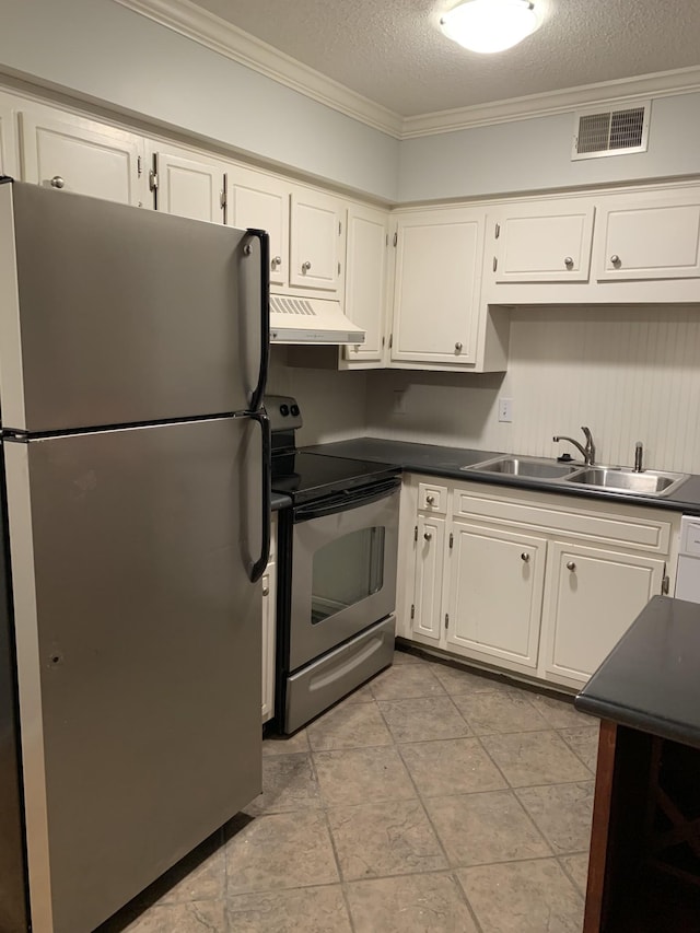 kitchen featuring white cabinetry, sink, stainless steel appliances, a textured ceiling, and ornamental molding