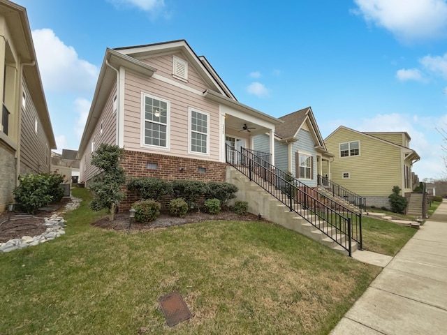 view of front of house featuring a front yard and ceiling fan