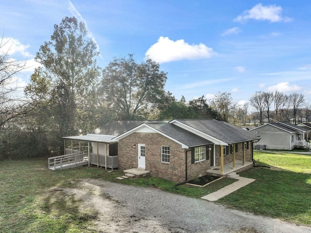 view of front of property with a front yard