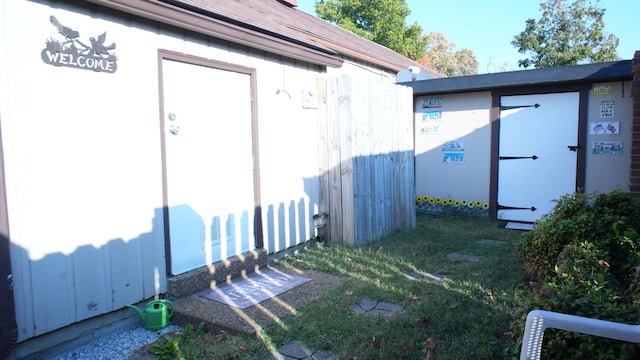 view of yard with a storage shed