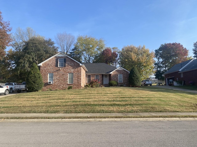 view of front property featuring a front yard