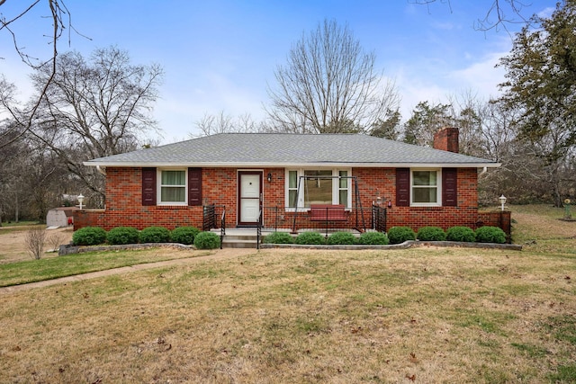 ranch-style house featuring a front yard