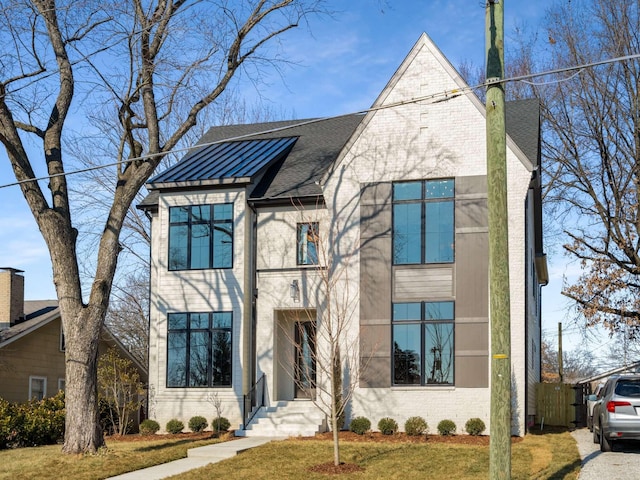 view of front of house with a front yard