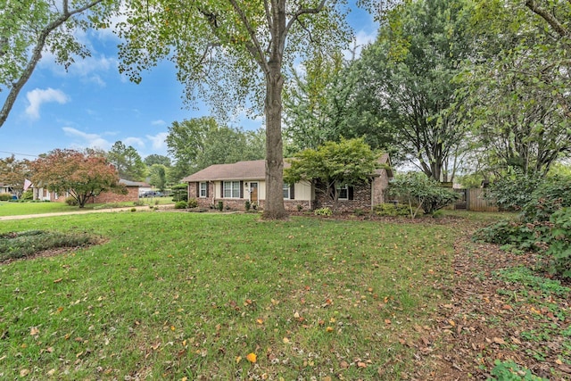 ranch-style house featuring a front lawn