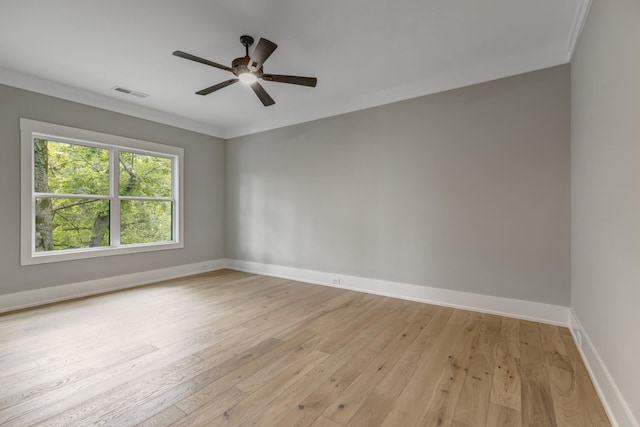 empty room featuring light hardwood / wood-style floors, ornamental molding, and ceiling fan