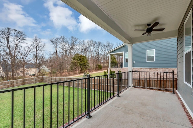 balcony featuring ceiling fan