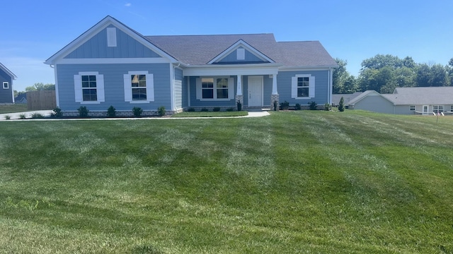 craftsman-style home featuring a front lawn