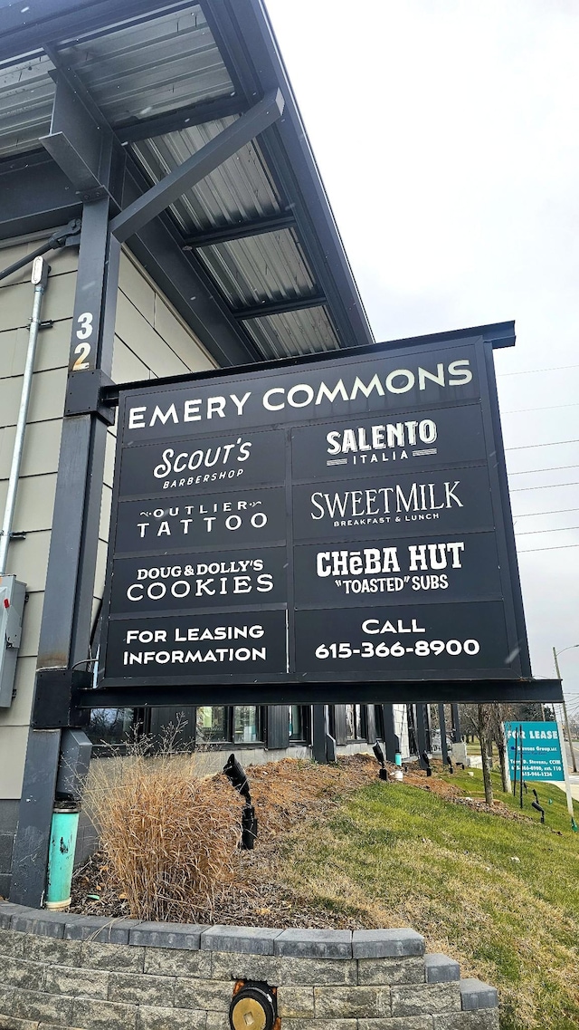 view of community / neighborhood sign