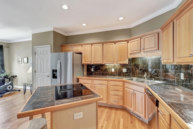 kitchen featuring sink, a center island, stainless steel appliances, and light brown cabinets